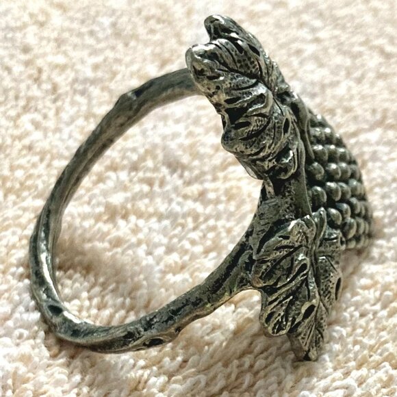 1980s Napkin Holder Ring 95% Pewter Heavy Metal Grapevine Dinner Wine Silver Vtg - Picture 6 of 7